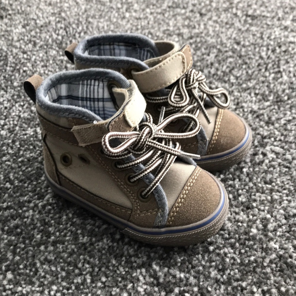 Boys hiking shoes